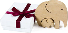 Afbeelding in Gallery-weergave laden, Houten Olifanten - Zwangerschap/Oudersliefde